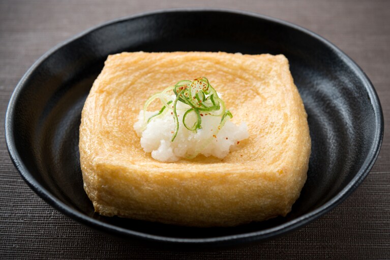 「谷口屋おあげ」2,200円。表面はパリッと中はジューシーな油揚げをシンプルに味わえる。