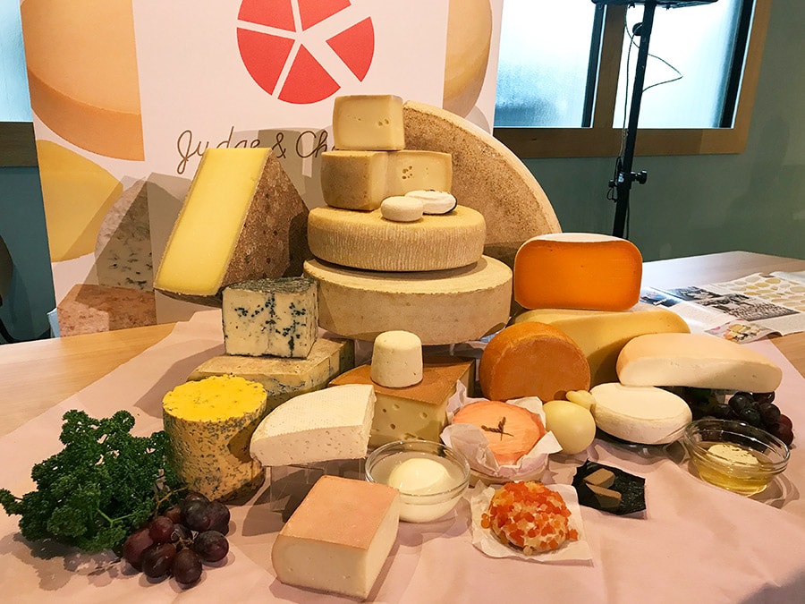 国産チーズの今を知るイベント「食べて発見！　チーズニッポン　国産チーズセミナー」で、国産チーズがなぜおいしくなったのかを取材してきました。
