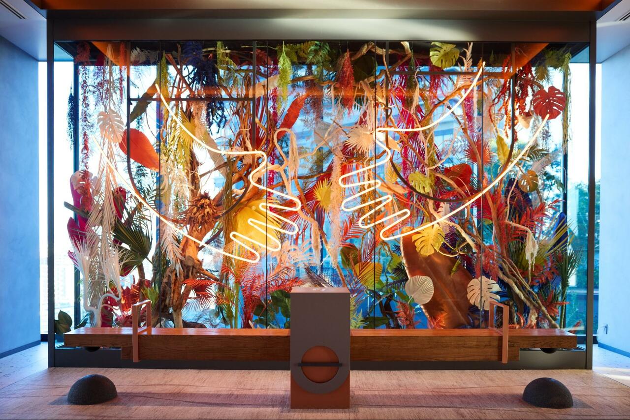 「キャノピーbyヒルトン大阪梅田」では、スタイリッシュな雰囲気の空間が出迎えてくれる。