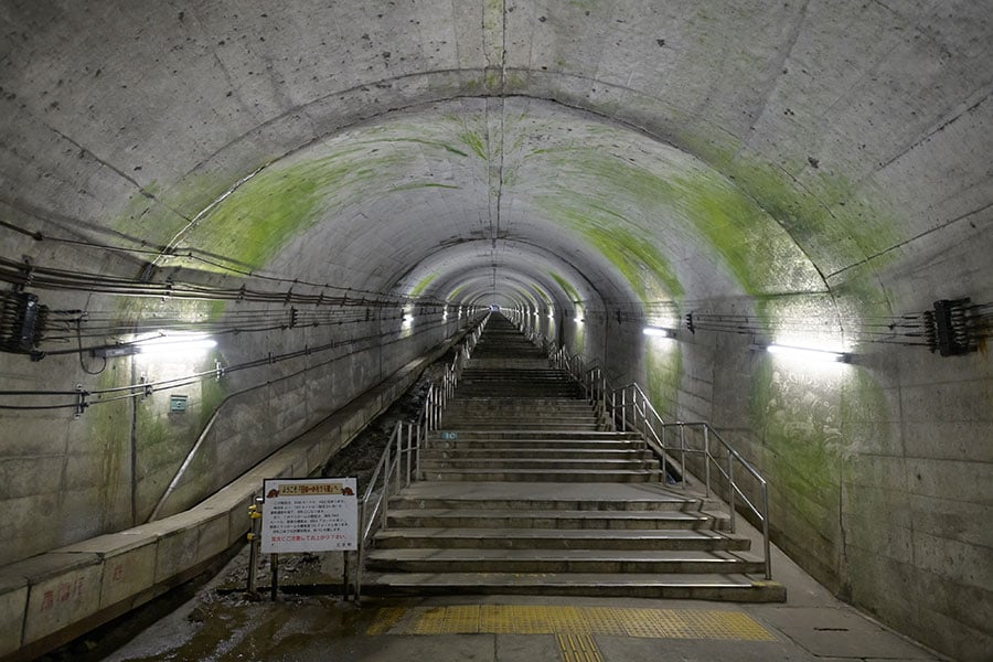 無人駅「土合駅」の駅中の様子。