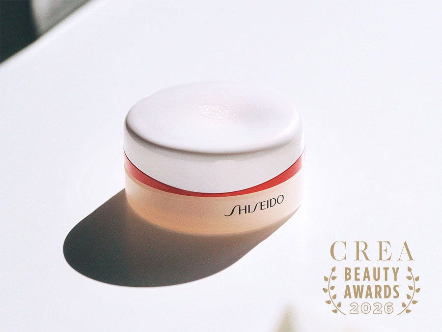 エッセンス スキンセッティング パウダー 02　5,500円（編集部調べ）／SHISEIDO