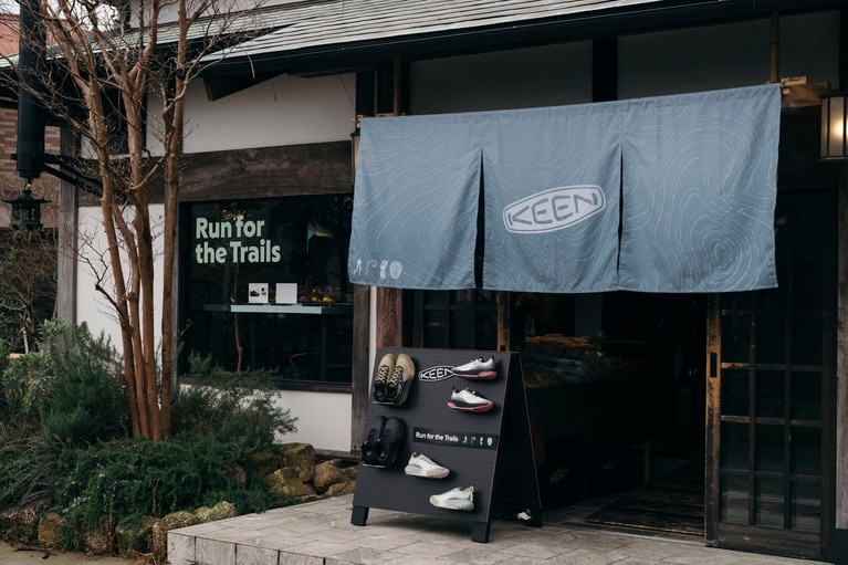 イベントのために用意された暖簾。キーンのロゴが和のムードと融合し、新鮮に見えます。