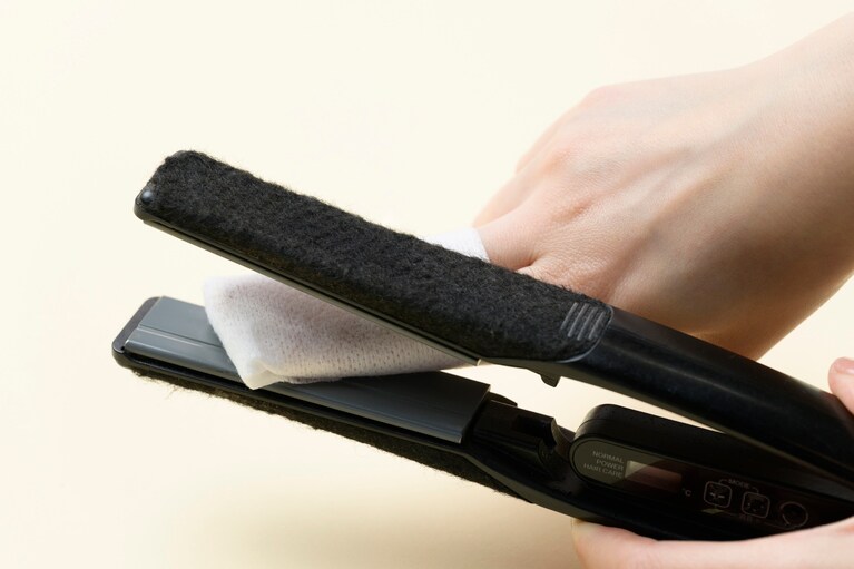 汚れがへばりついている場合もあるので、目視しながらしっかりと拭き取る。