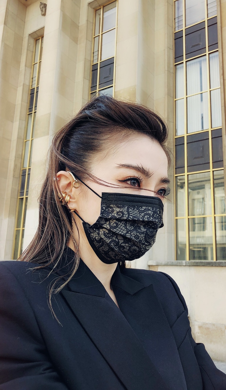 満を持しての再発売、入荷のあった薬局チェーンには幅広い年齢層の女性が殺到した。