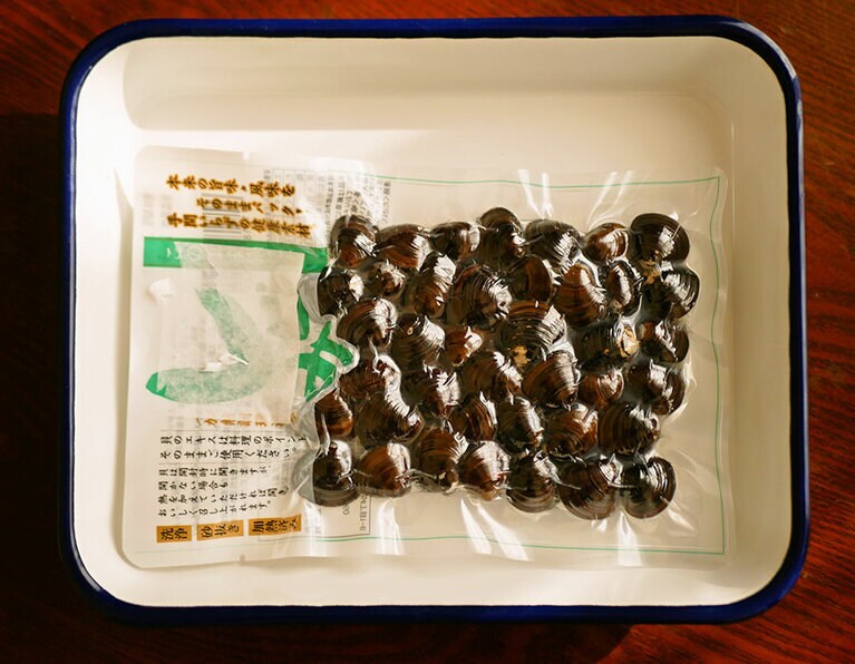 シジミは砂抜き済みのパックが便利。