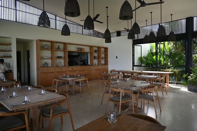 風が通り抜ける食堂。ゲストのたまり場的存在。