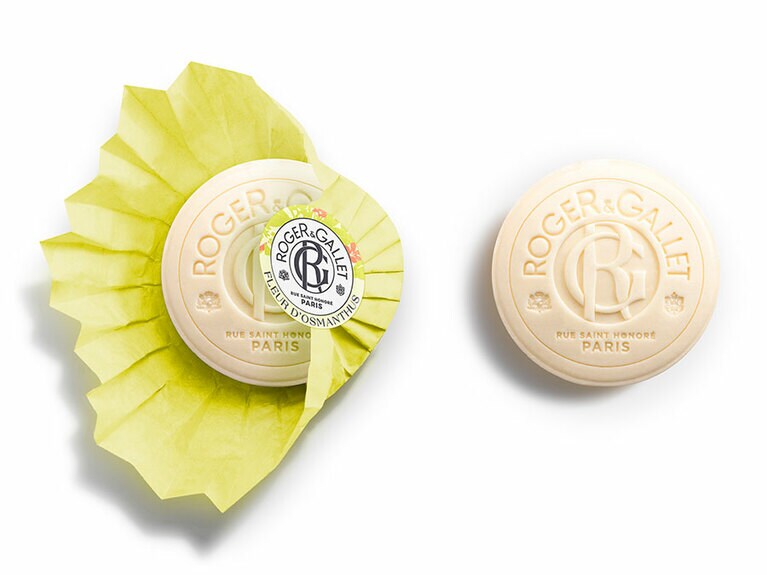 ソープを包むシルクペーパーの色や触り心地までこだわりを感じます。