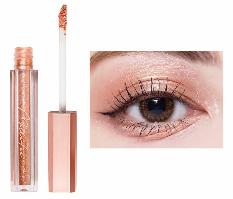 ややくすみ感のあるコーラルピンク系に、ピンクやゴールドラメがきらめく。L02 ステイゴールド。