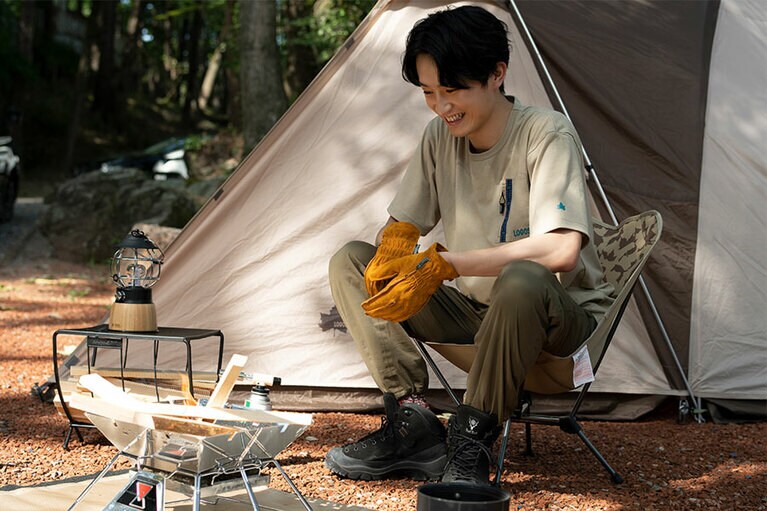 焚き火台・LOGOS the ピラミッドTAKIBI M・コンプリートDX 20,790円、たき火台 耐火・断熱シート(80×80cm) 5,390円。