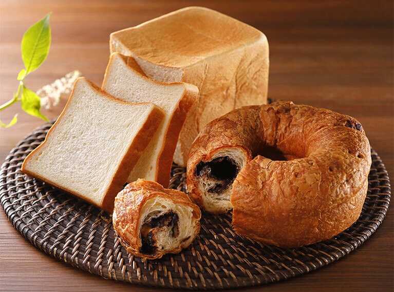 「morimoto」生クリーム角食＆王様のチョコクラウン 3,650円。