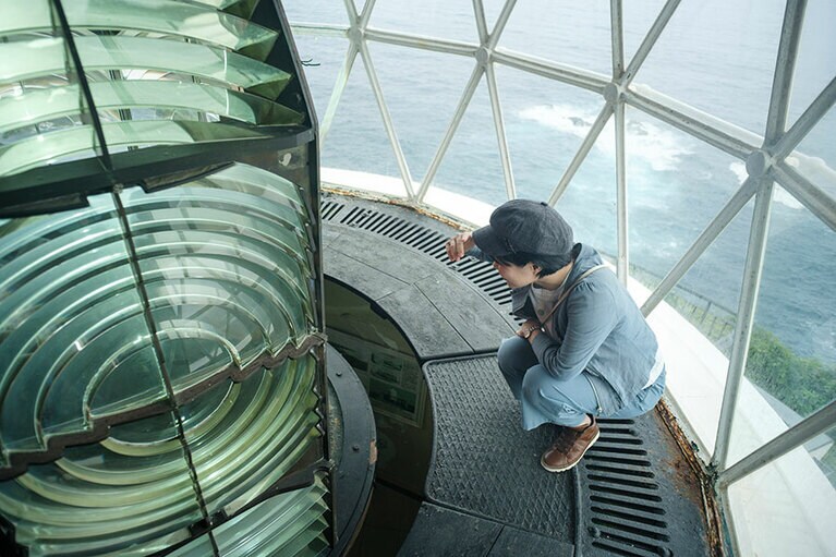 幻想的な空間に見入る阿部さん。