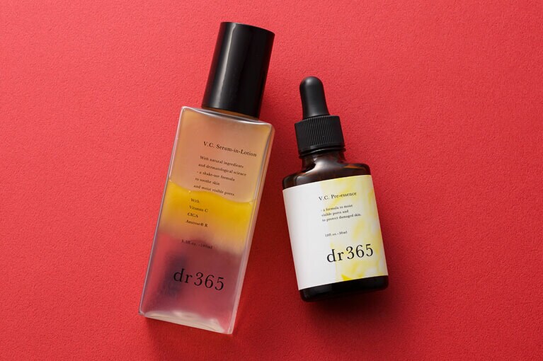 左から、V.C. セラムインローション 100mL 3,740円とV.C. プレエッセンス 30mL 5,335円。どちらも単品購入価格。