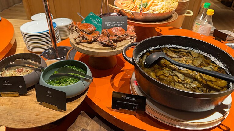 濃厚なツガニ汁はそうめんにかけていただきます。