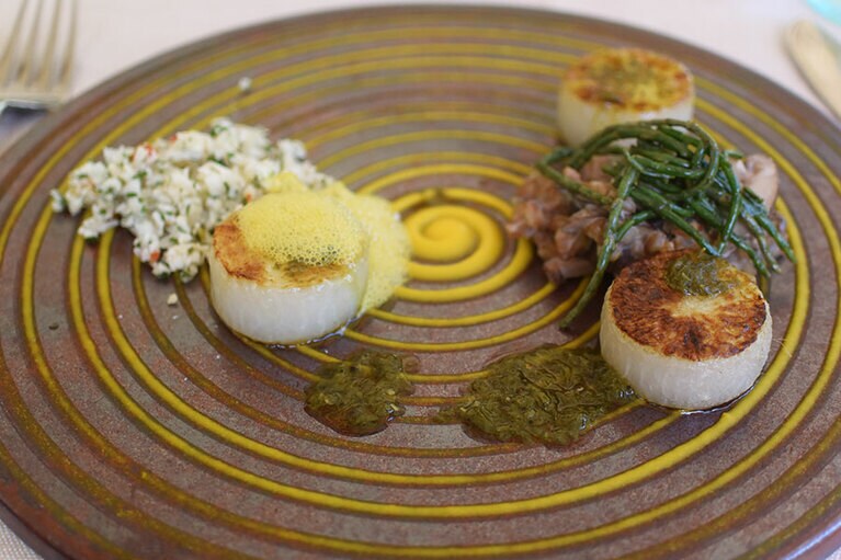 大根をホタテに見立てた一皿。