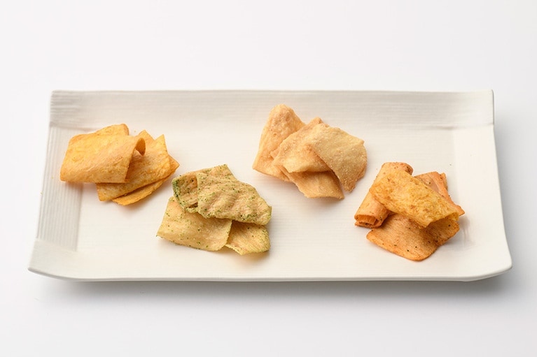 【宮城県】たなばたけ高砂店の「仙大豆 ソイチップス」左から：スパイシーインディアンカレー、ごま油のり塩、バター醤油、スモーキーバーベキュー。