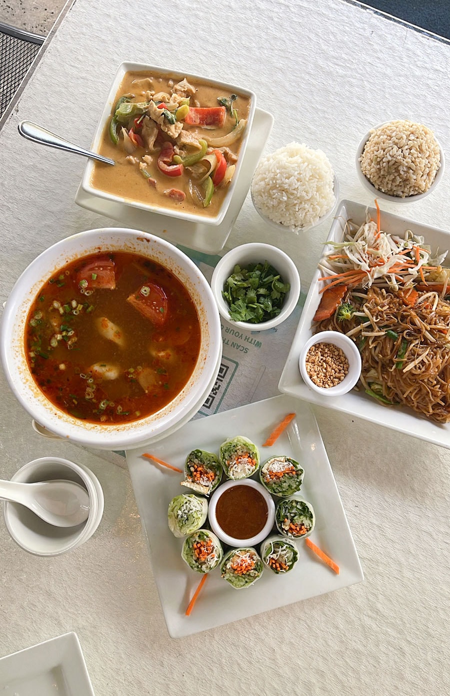 マイレズ・タイ・ビストロの多彩な料理の数々。