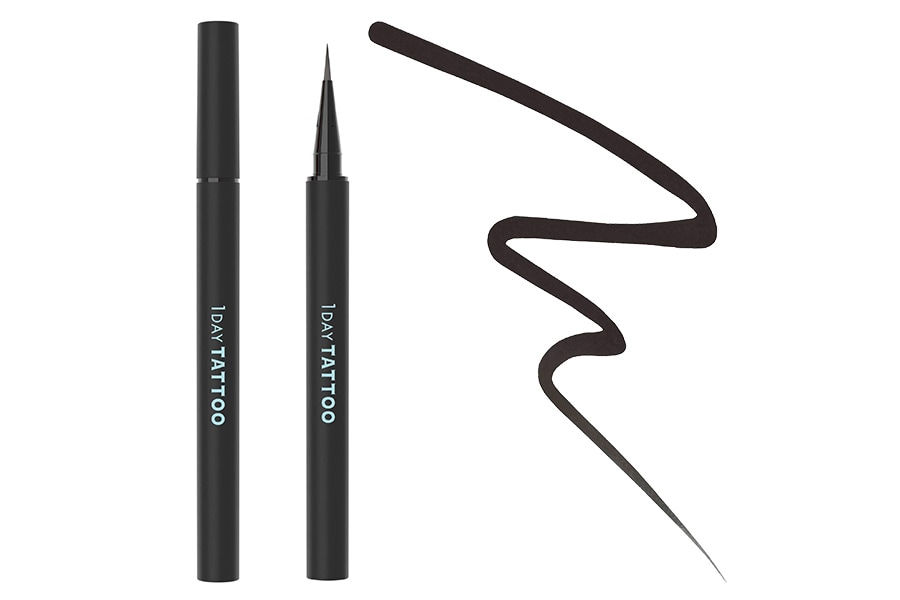 01 ナイトブラック。くっきり映える濃密なブラック。凛とした目元に。