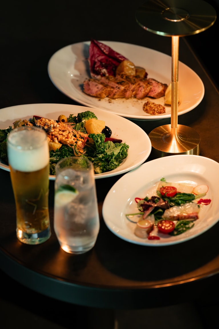 日本最大級のルーフトップテラスを擁するダイニング「THE 7th TERRACE」の料理イメージ。（※「泡と風のテラスプラン」のメニューとは異なります）