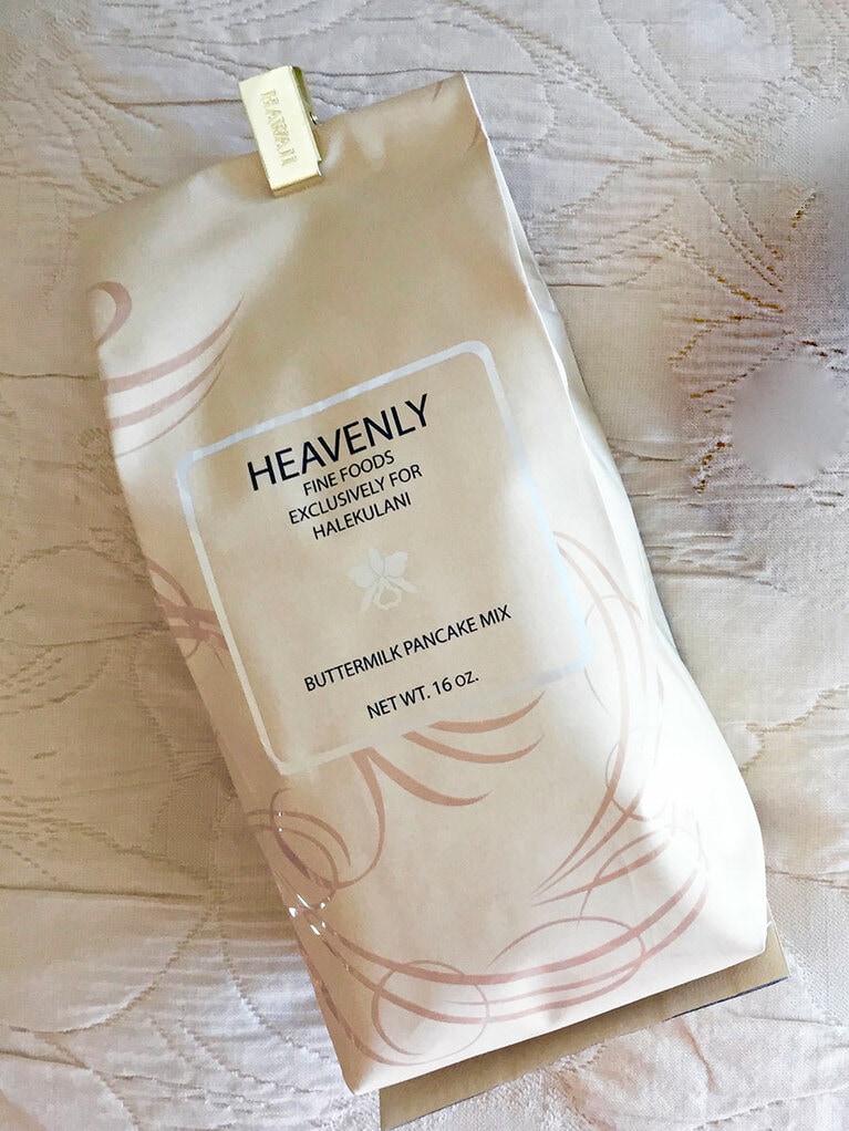 「ハレクラニ ブティック」バターミルクパンケーキミックス 16ドル。安定の美味しさです。