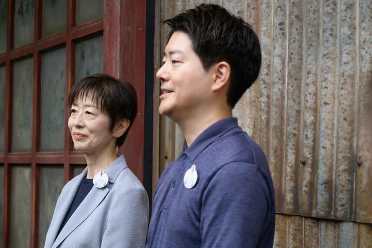 プロデューサーの石原基成さん（右）と演出担当の有賀美智さん