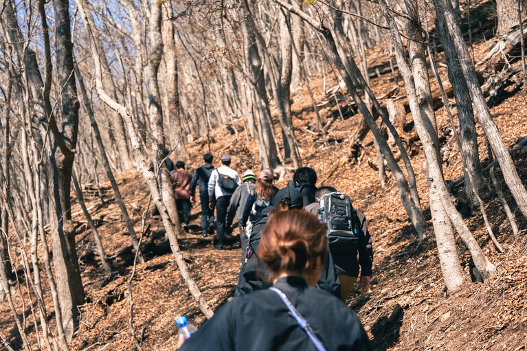 飲料や携帯食なども持っていくと安心です。