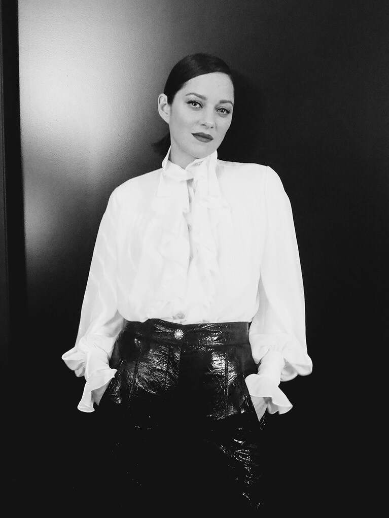 マリオン コティヤール メイキング写真。 ©CHANEL