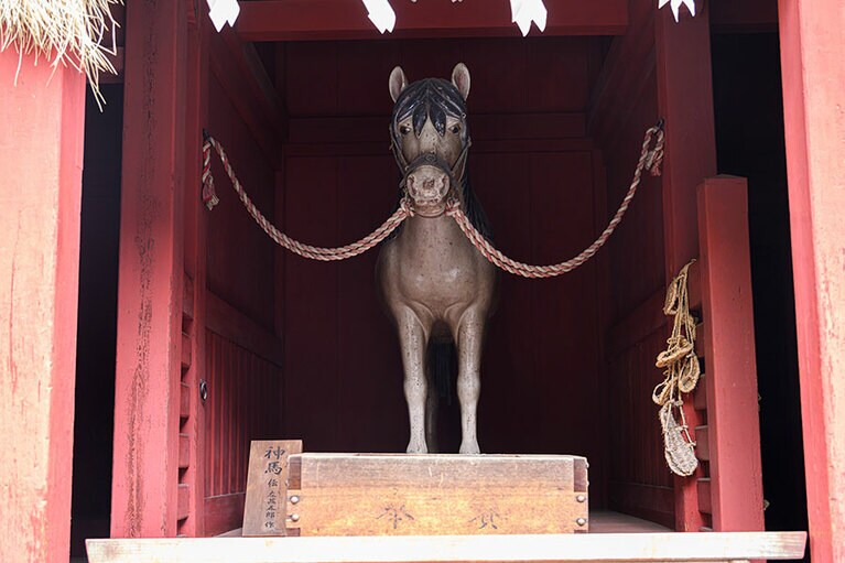 近づいて見ると、まるで生きているようなリアル感がある、叶え馬。
