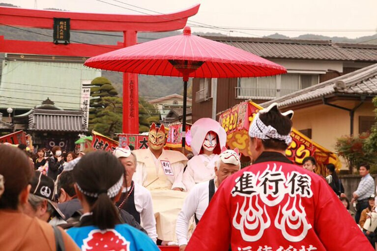 花岡福徳稲荷社 稲穂祭 きつねの嫁入り。