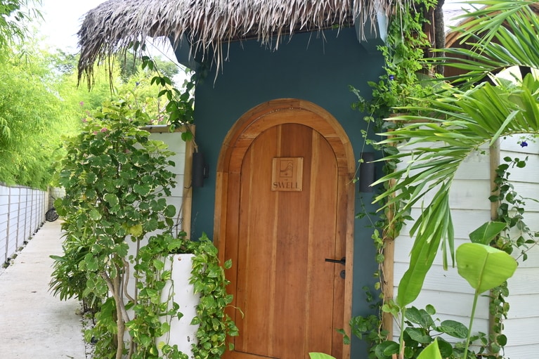 ヴィラはそれぞれドアで仕切られています。