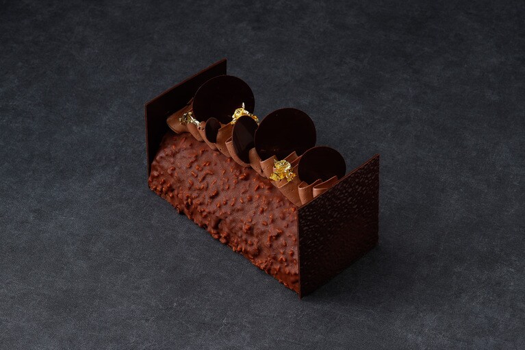 「ビュッシュ ド ノエル」（限定100個）7,000円。16.5cm×7cm×高さ8.5cm。