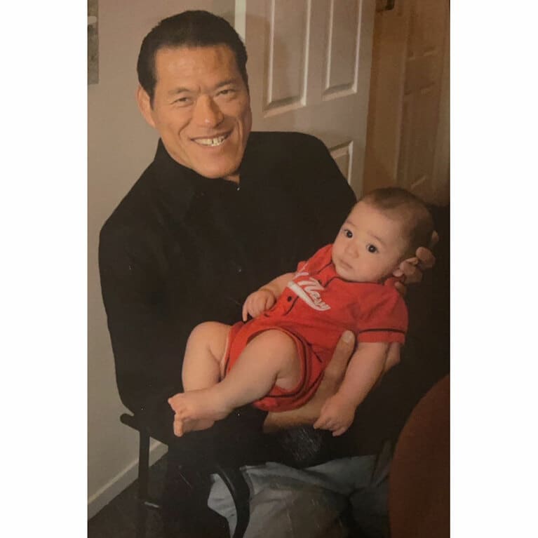 寛子さんの長男である寛太くんとアントニオ猪木さん。