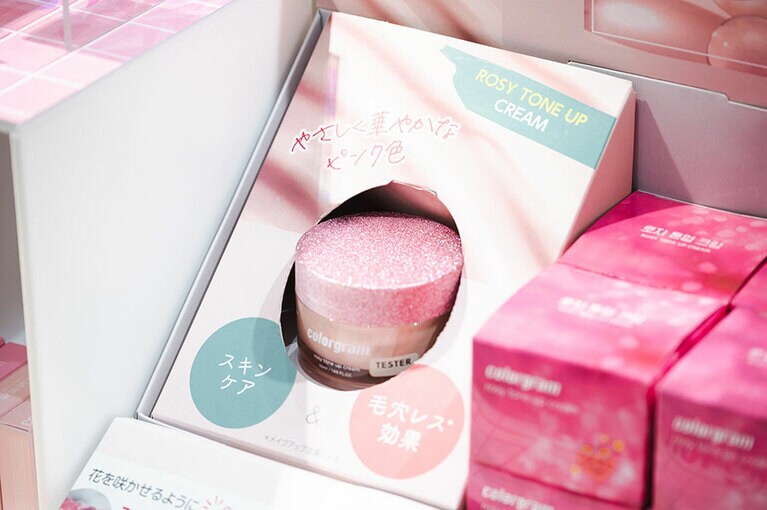 肌のトーンを明るくしてくれる「トーンアップクリーム」は定番人気アイテム。