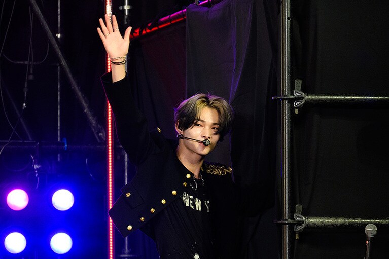 退場ぎりぎりまで手を振り続けたNI-KI。