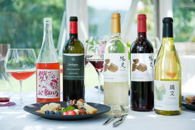 エチケットもユニークな小牧ヴィンヤードのワインはお土産に最適。