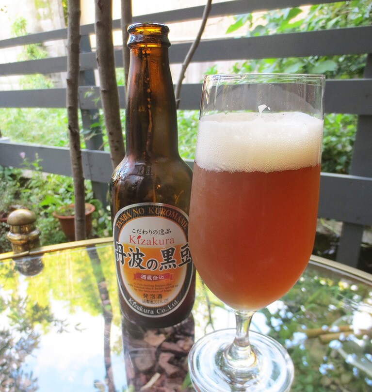 おかずガレットによく合う「黒豆ビール」。