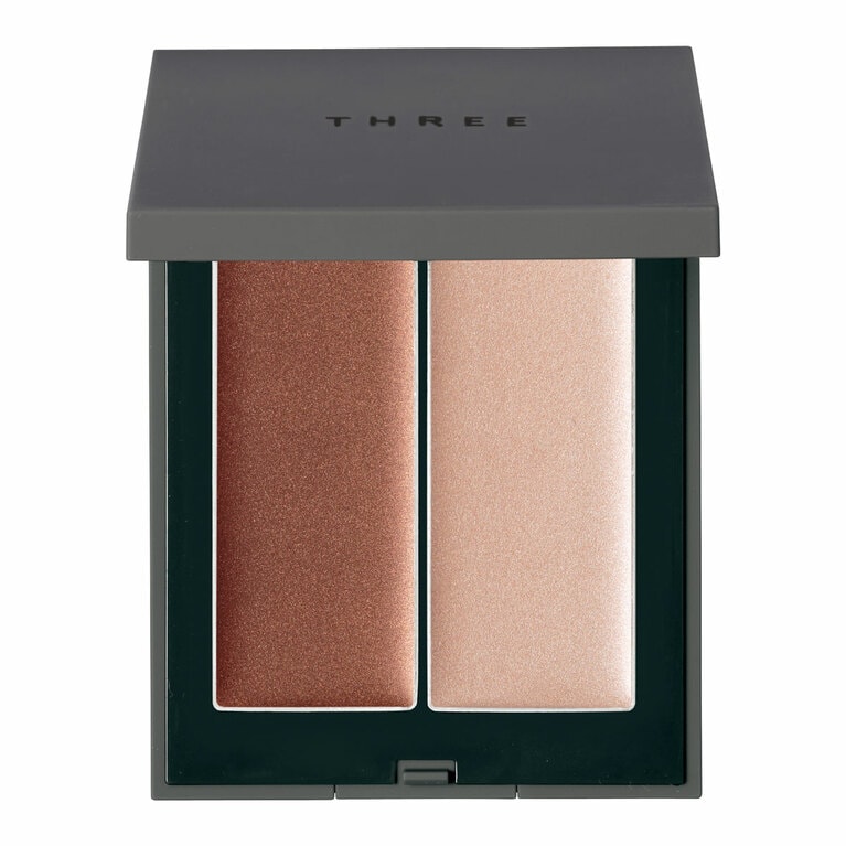 THREE シマリング グロー デュオ 02 4,950円。