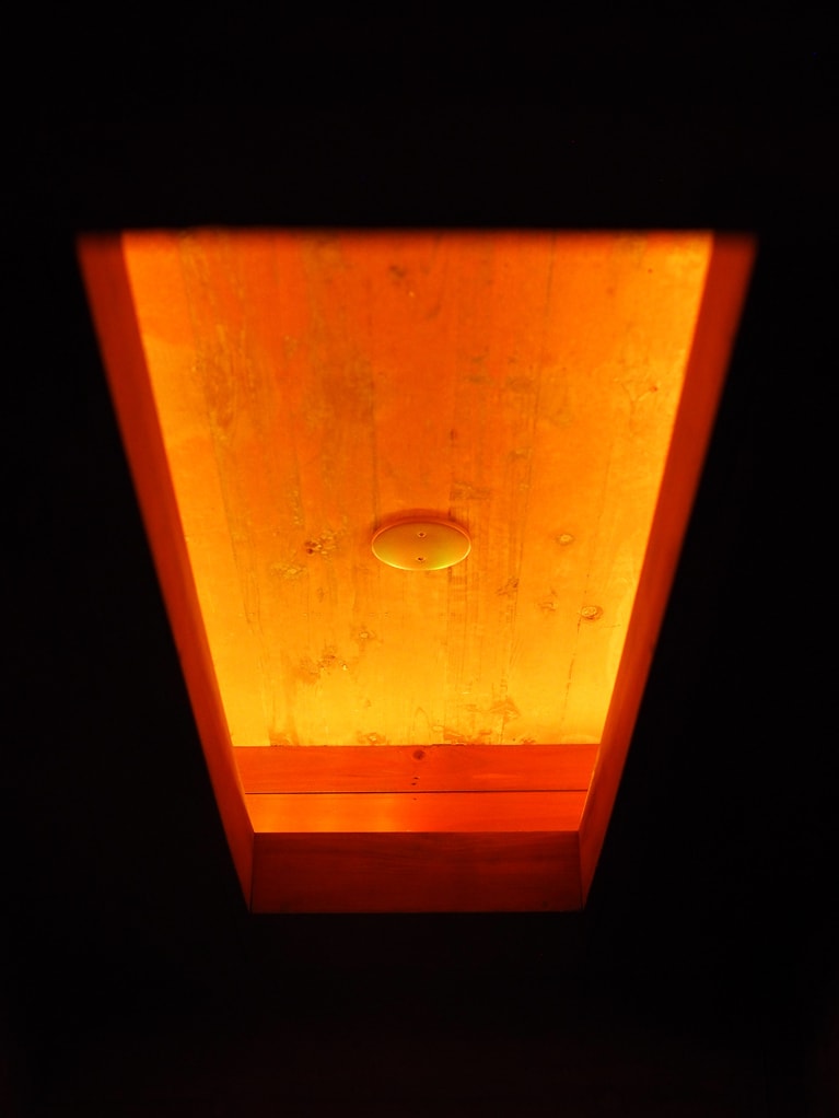 「 研ぎ澄ます、雪の妻有」 ⼭本 茜  「雪との一日を終えて」 夕食を食べ終え、一日が終わる。お疲れ様でした。