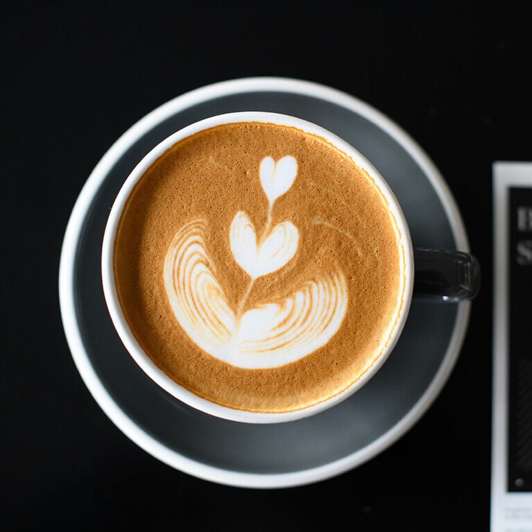 カフェラテ W6,000。