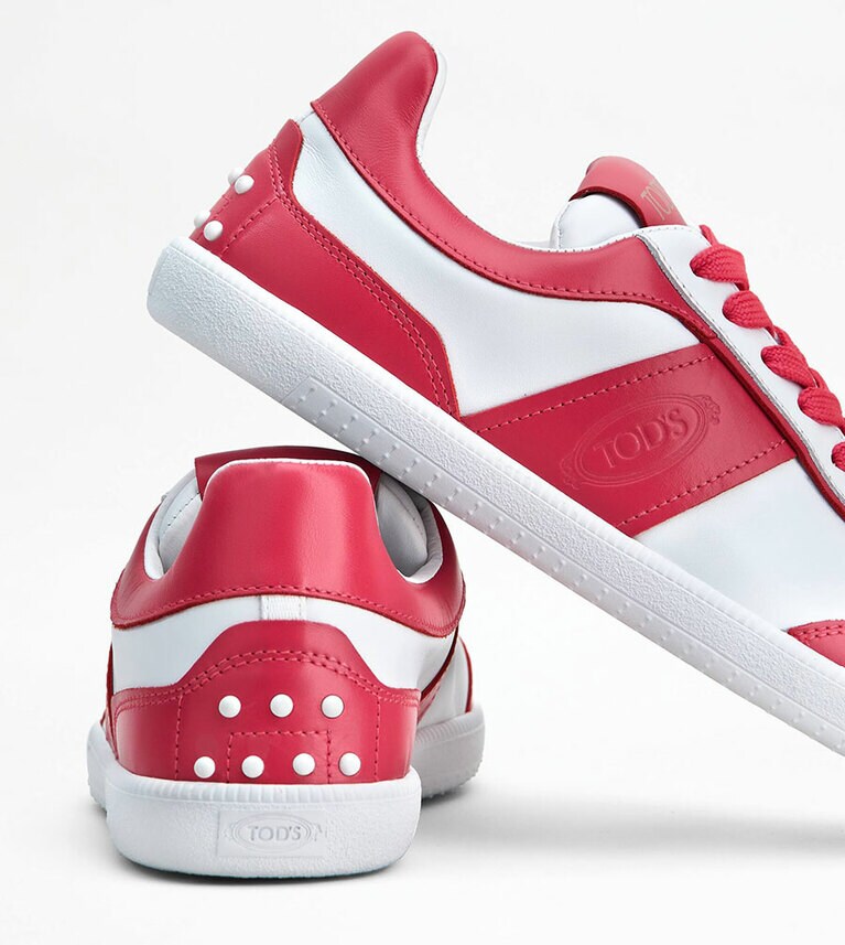 シューズ内部にはクッション性の高いカップインソールを使用。