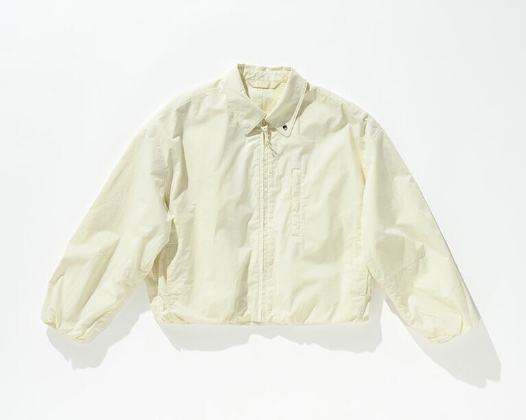 ボリュームスリーブコクーンブルゾン 8,990円。一部店舗とオンラインストアで販売。