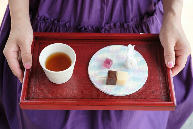 小菓子とお茶を振る舞っていただきました。