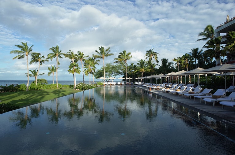 静かなアダルトプールは、18歳以上の大人専用のプール。