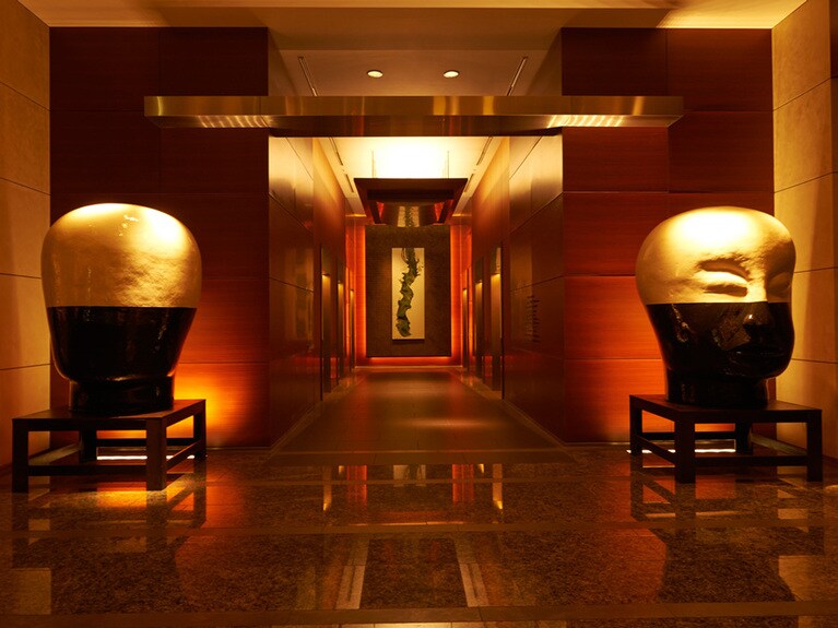 絢爛なインテリアに気分が上がるロビーエリア。