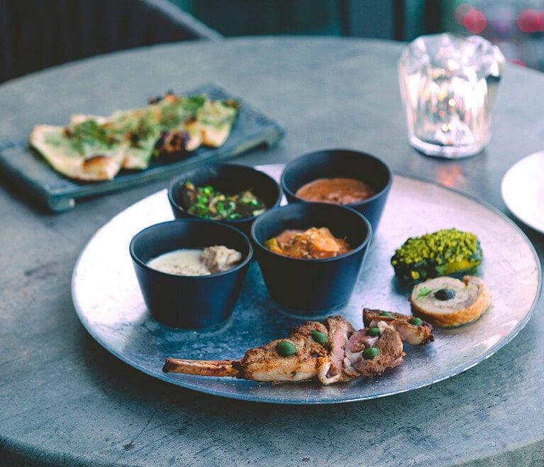 料理は階下にある同系列のレストラン「SPICE LAB TOKYO」のシェフによるもの。