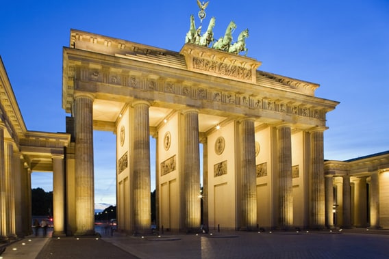 東西ドイツ統一を象徴するブランデンブルク門の偉容 | 今日の絶景