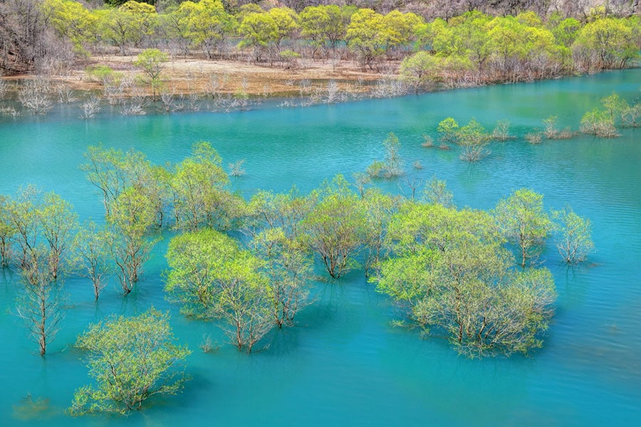 秋扇湖。©T.Hasebeイメージマート
