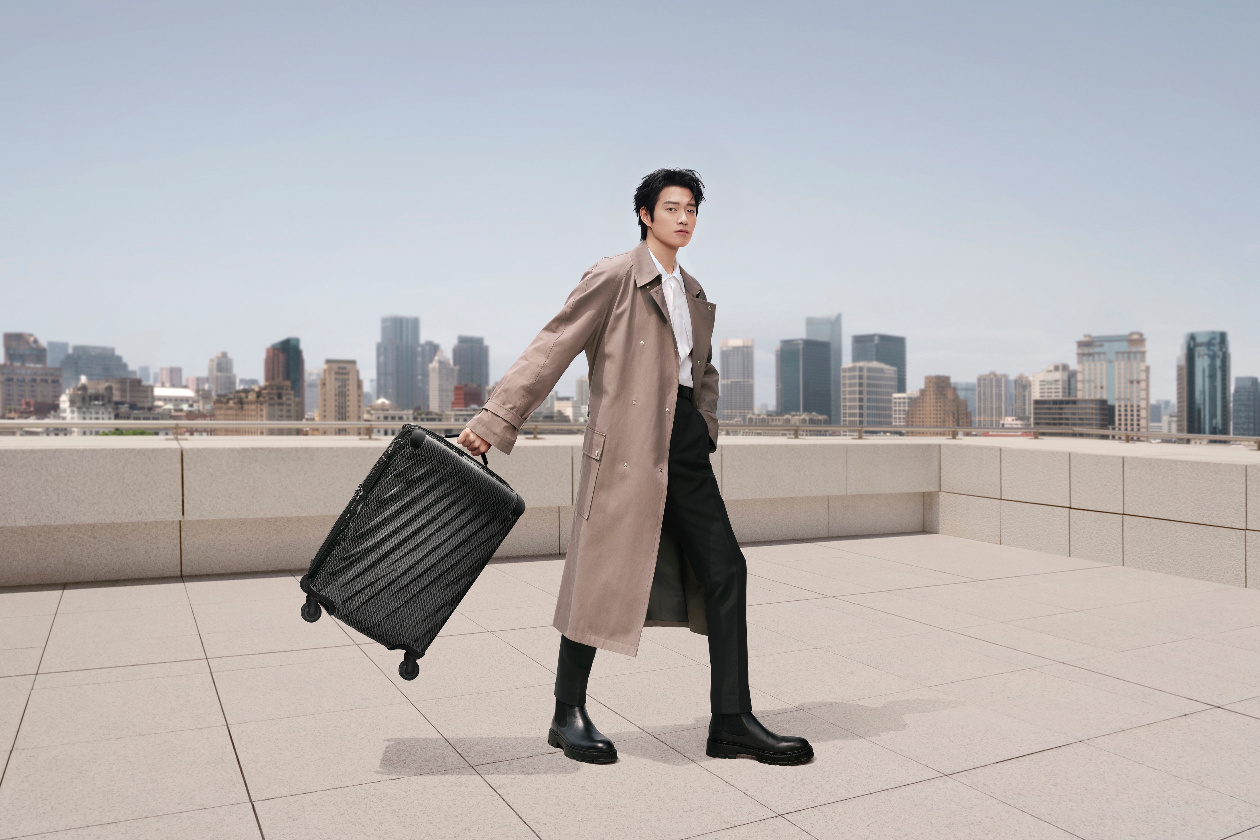 19 Degree Lite International 4 Wheeled Carry-Onと共に。