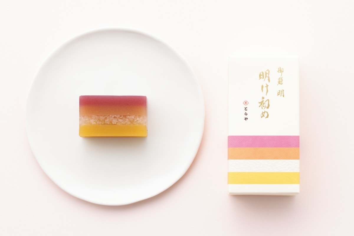 御題羊羹『明け初め』 中形 330g 2,160円／とらや