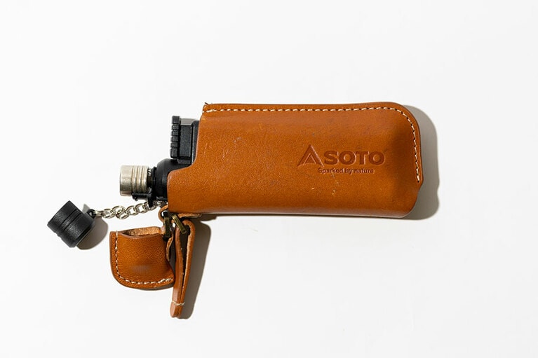 SOTO スライドガストーチ 2,420円（革ケースは別売）／新富士バーナー