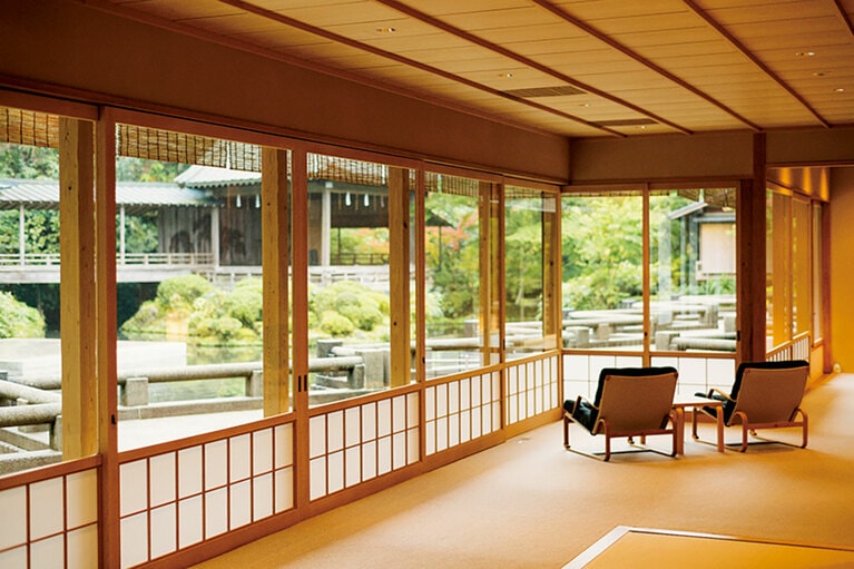 これぞ究極のミニマリズムを感じるエントランス。